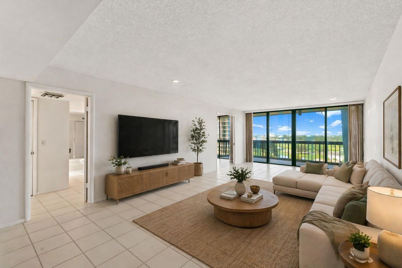 2425 Presidential Way, Unit 801, West Palm Beach, FL 33401 Photo