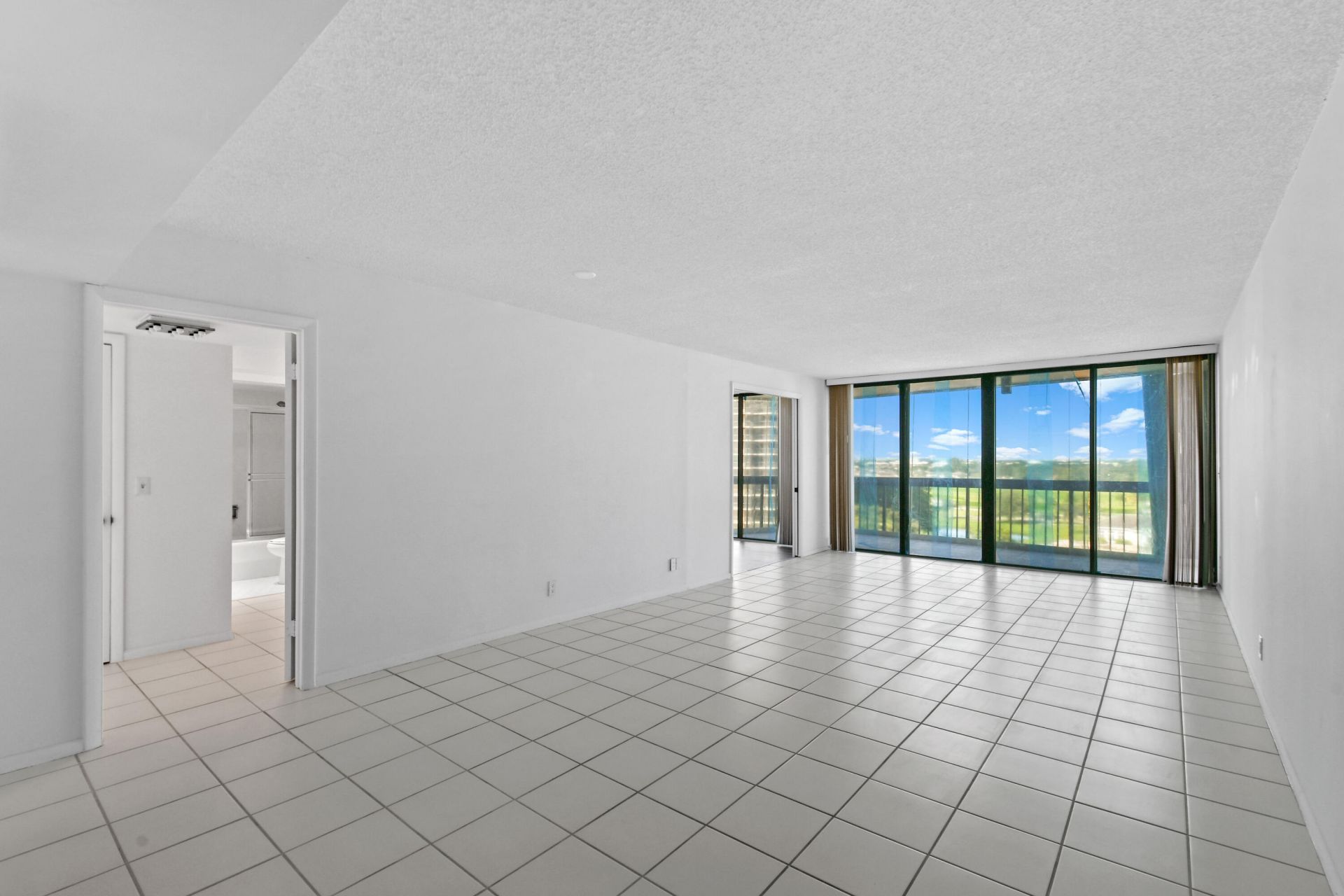2425 Presidential Way, Unit 801, West Palm Beach, FL 33401 Photo