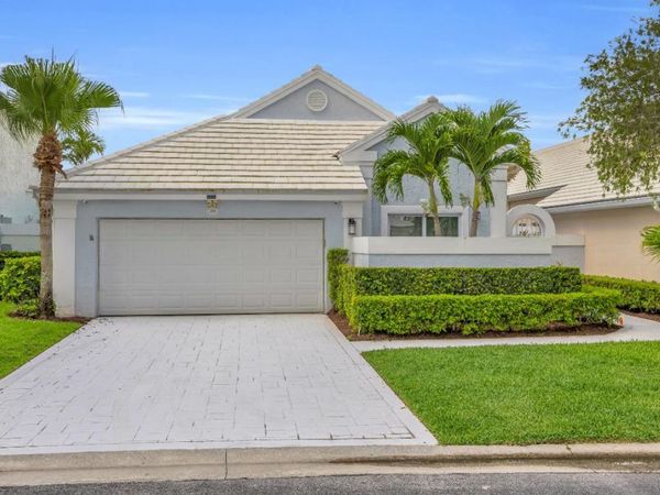 39 Dorchester Circle, Palm Beach Gardens, FL 33418