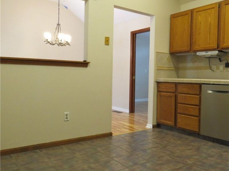 539 Fieldstone Dr., Amherst, OH 44001 Photo 10