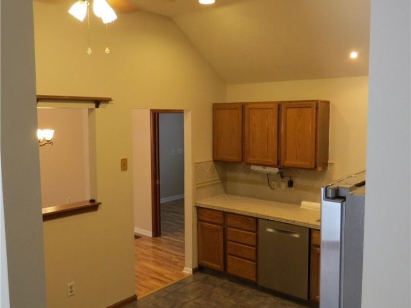 539 Fieldstone Dr., Amherst, OH 44001 Photo 9