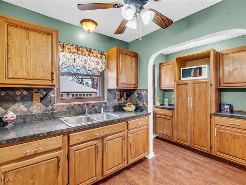 16605 Woodbury Avenue, Cleveland, OH 44135 Photo 10