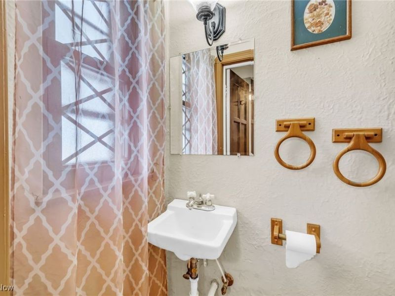 16605 Woodbury Avenue, Cleveland, OH 44135 Photo 20