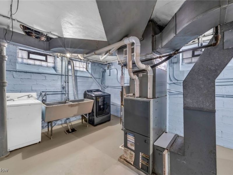 16605 Woodbury Avenue, Cleveland, OH 44135 Photo 33