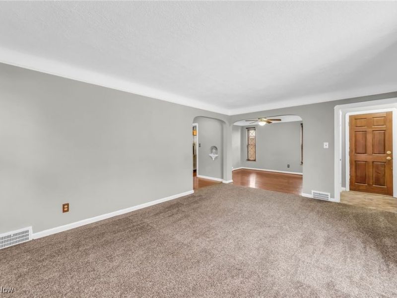 16605 Woodbury Avenue, Cleveland, OH 44135 Photo 4