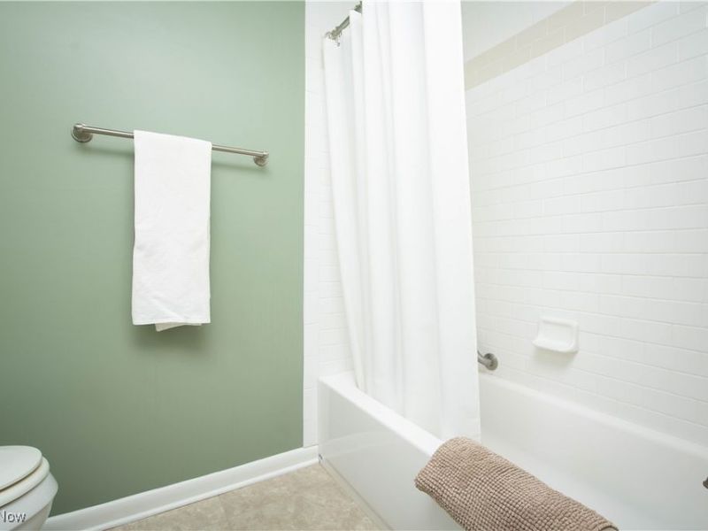 750-2 Hampton Circle, Unit 2, Aurora, OH 44202 Photo 16