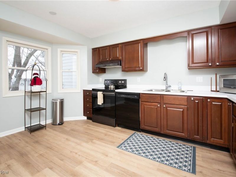 750-2 Hampton Circle, Unit 2, Aurora, OH 44202 Photo 2