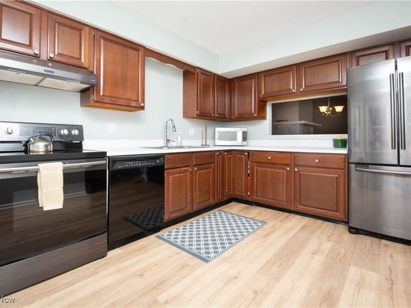 750-2 Hampton Circle, Unit 2, Aurora, OH 44202 Photo 3