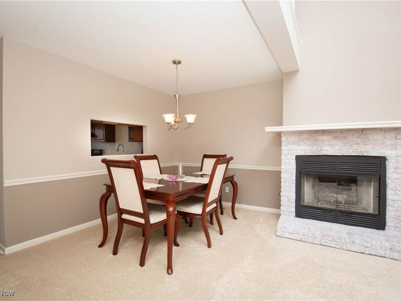 750-2 Hampton Circle, Unit 2, Aurora, OH 44202 Photo 4