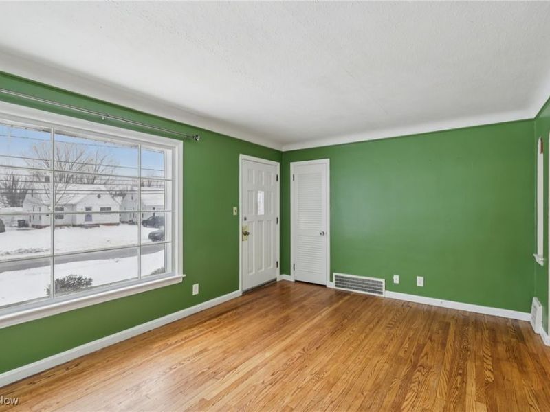 1606 Parker Drive, Mayfield Heights, OH 44124 Photo 3