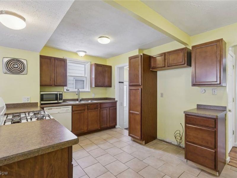 1606 Parker Drive, Mayfield Heights, OH 44124 Photo 5