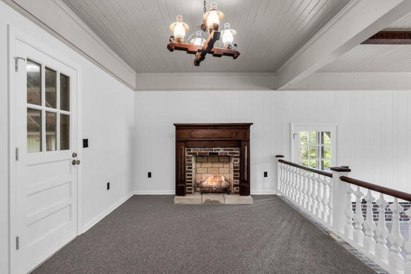 205 Woodlawn Street Photo 11