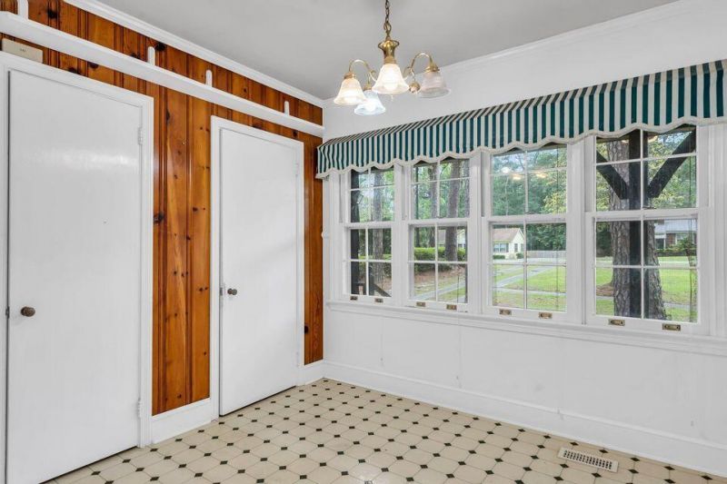 205 Woodlawn Street Photo 16