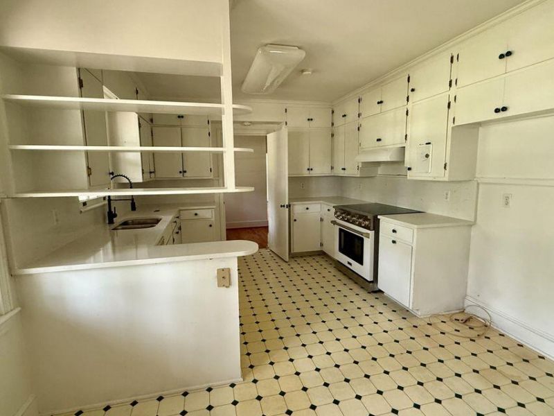 205 Woodlawn Street Photo 17