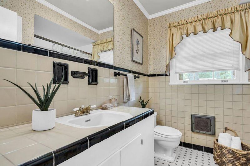 205 Woodlawn Street Photo 22