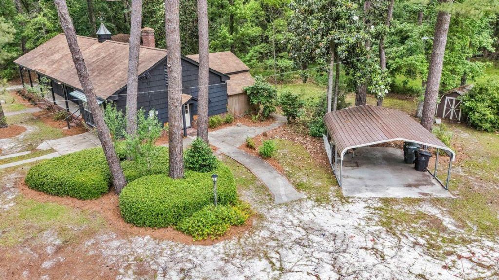 205 Woodlawn Street Photo 28