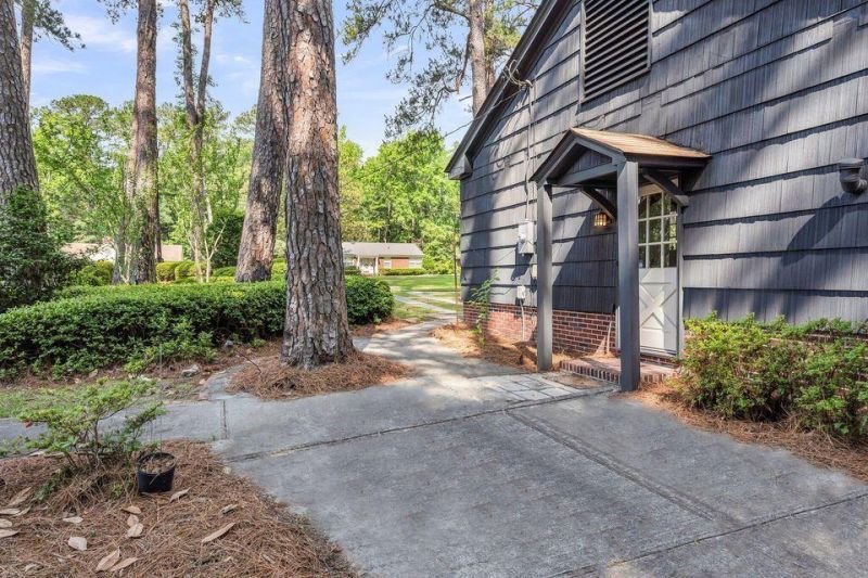 205 Woodlawn Street Photo 6