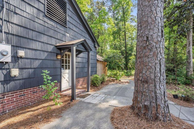 205 Woodlawn Street Photo 7