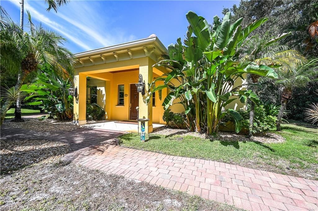683 Hickory Rd, Naples, FL 34108 Photo