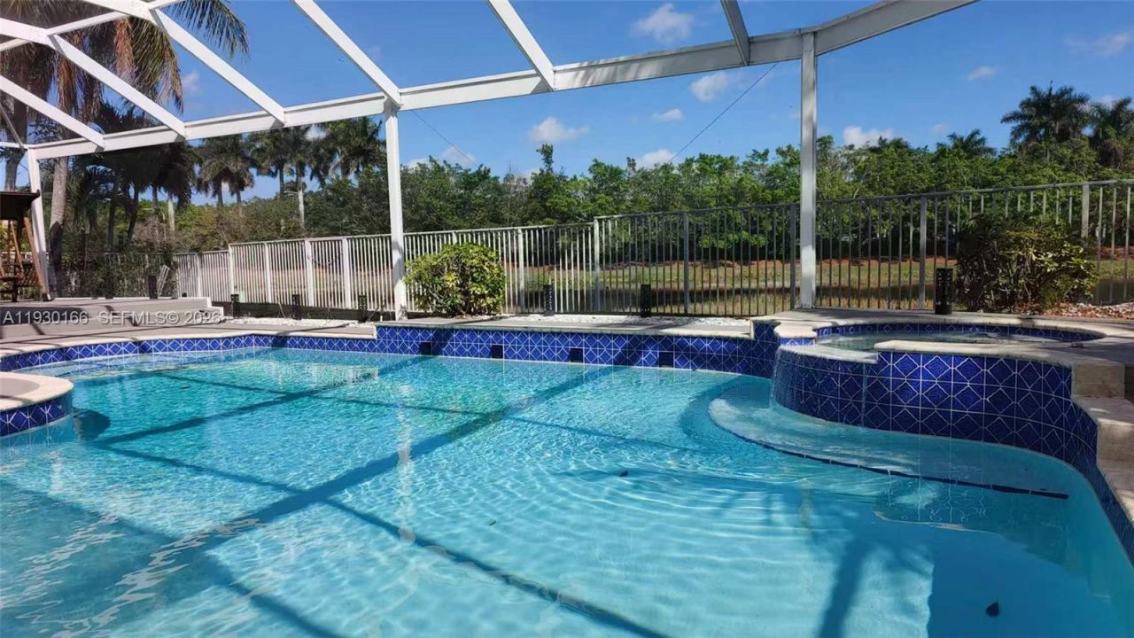 1035 Waterside Cir, Weston, FL 33327 Photo