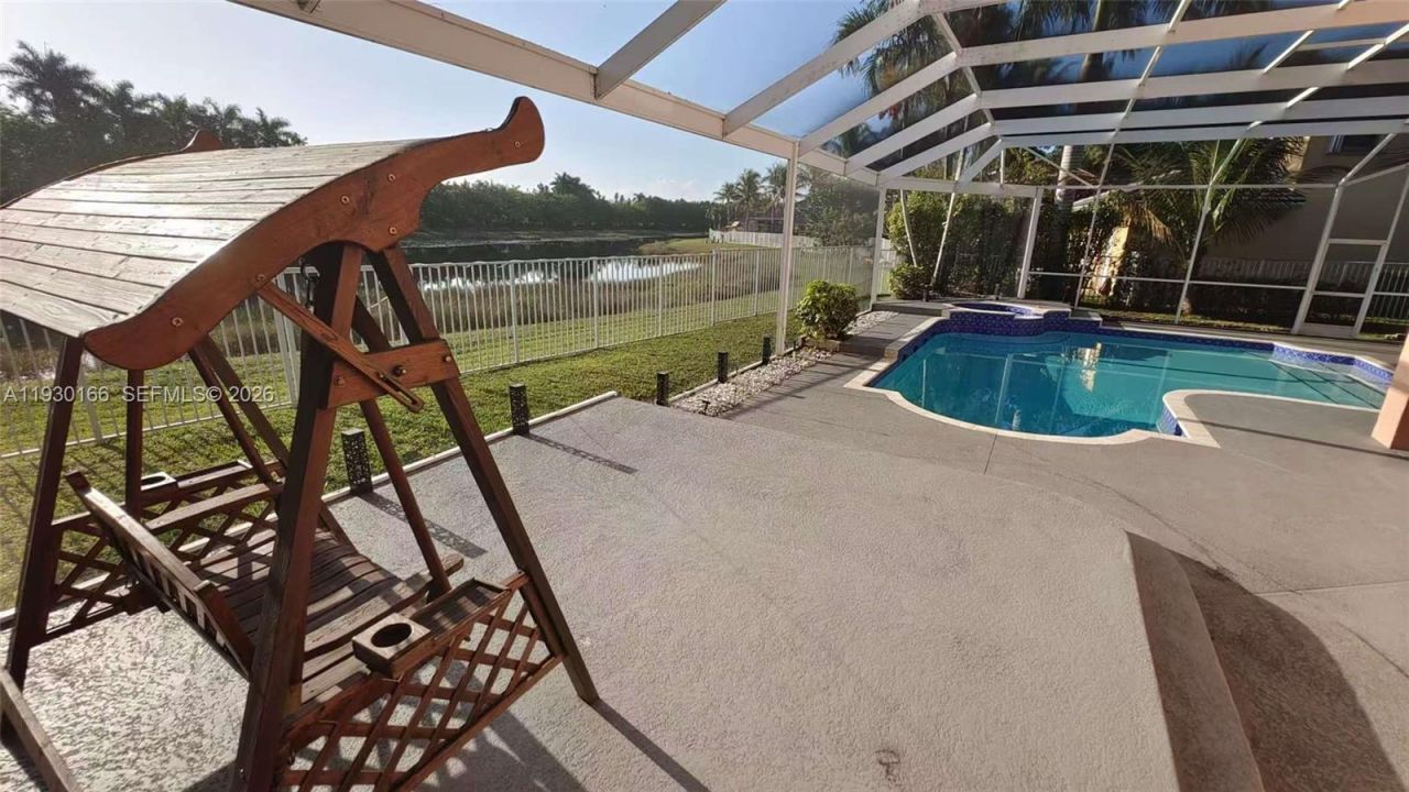 1035 Waterside Cir, Weston, FL 33327 Photo