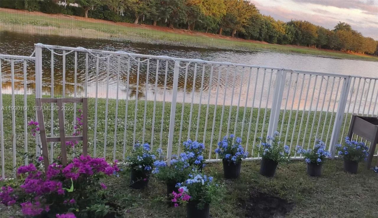 1035 Waterside Cir, Weston, FL 33327 Photo