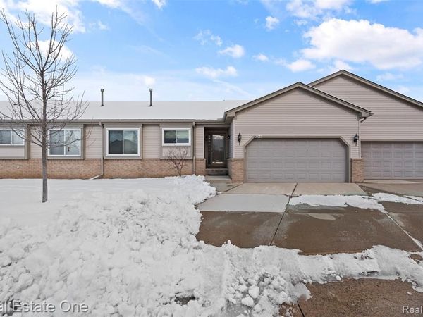 53244 Glen Oak Drive, New Baltimore, MI 48051