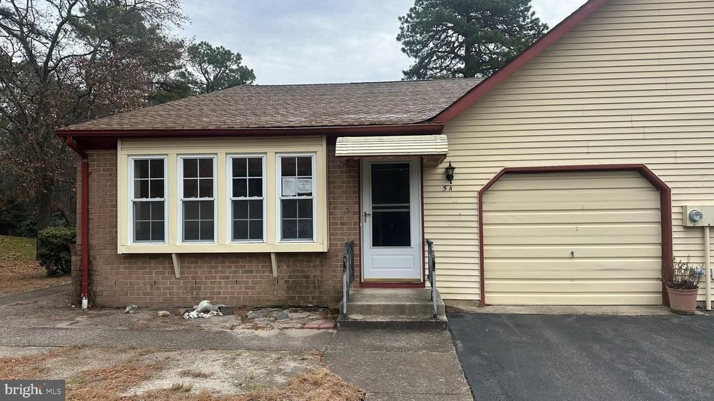 5 A Pembroke La, Whiting, NJ 08759 Main Photo