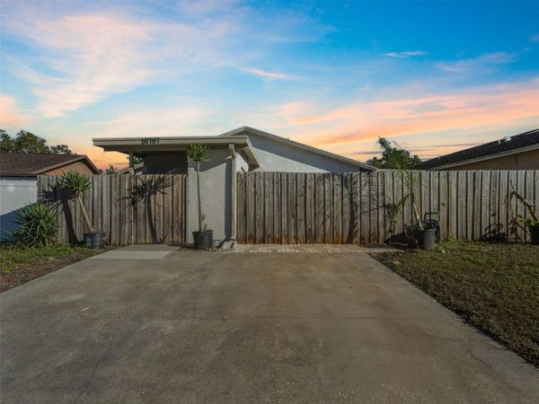 10707 CROWNGATE LANE, TAMPA, FL 33624