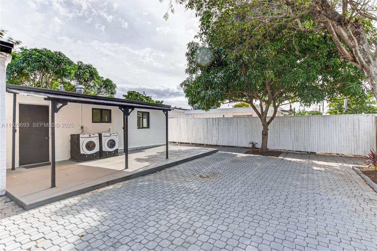 2633 NE 13th Ave, Unit 1, Pompano Beach, FL 33064 Photo