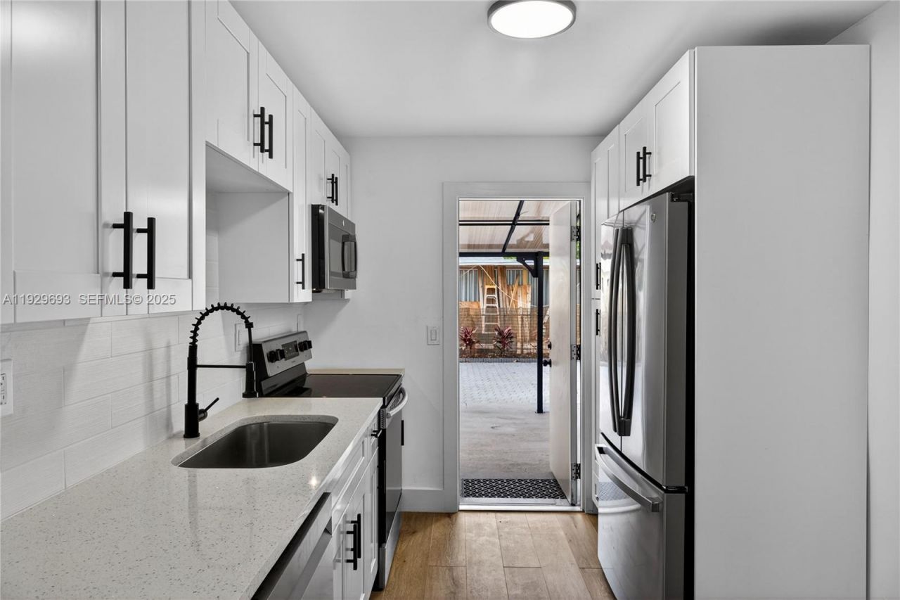 2633 NE 13th Ave, Unit 1, Pompano Beach, FL 33064 Photo