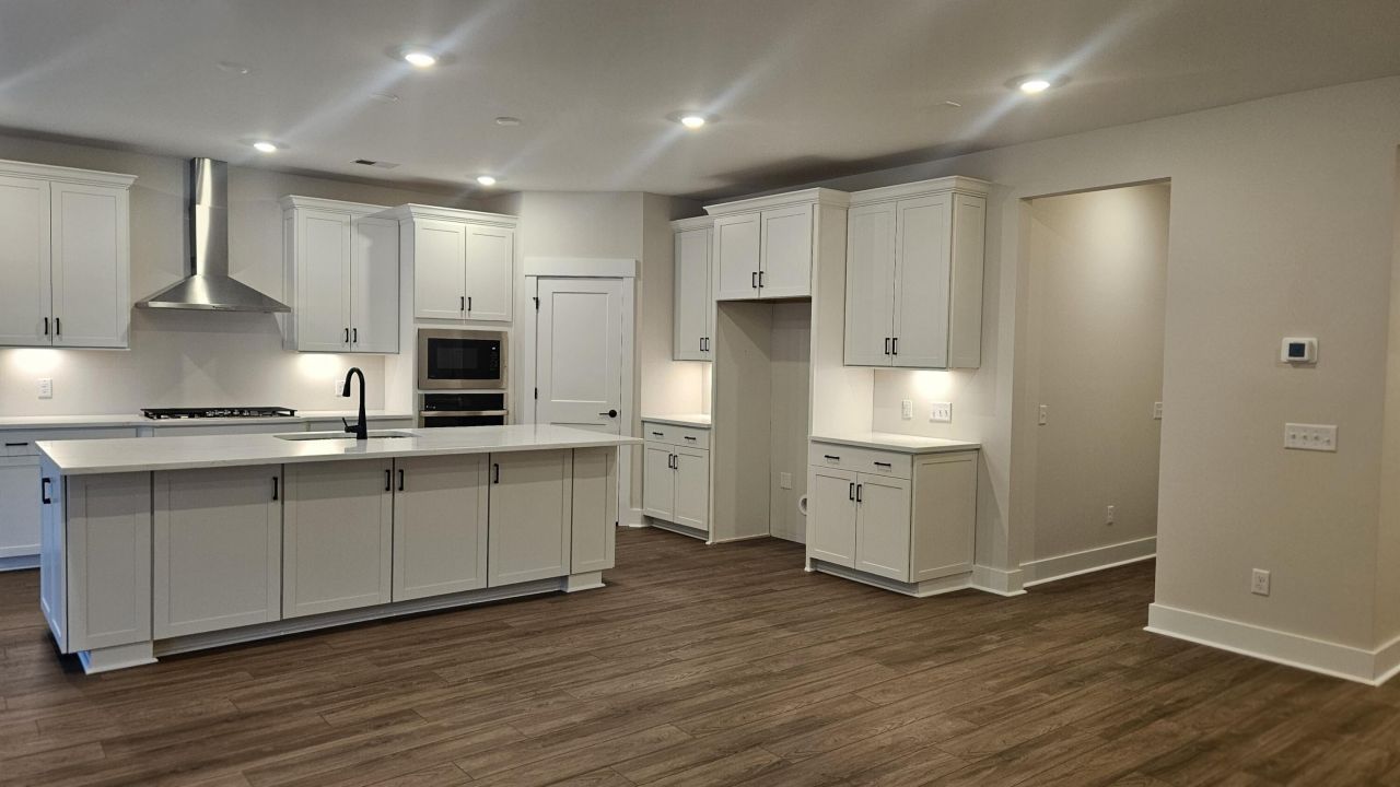 255 Huguenot Trail Photo 6