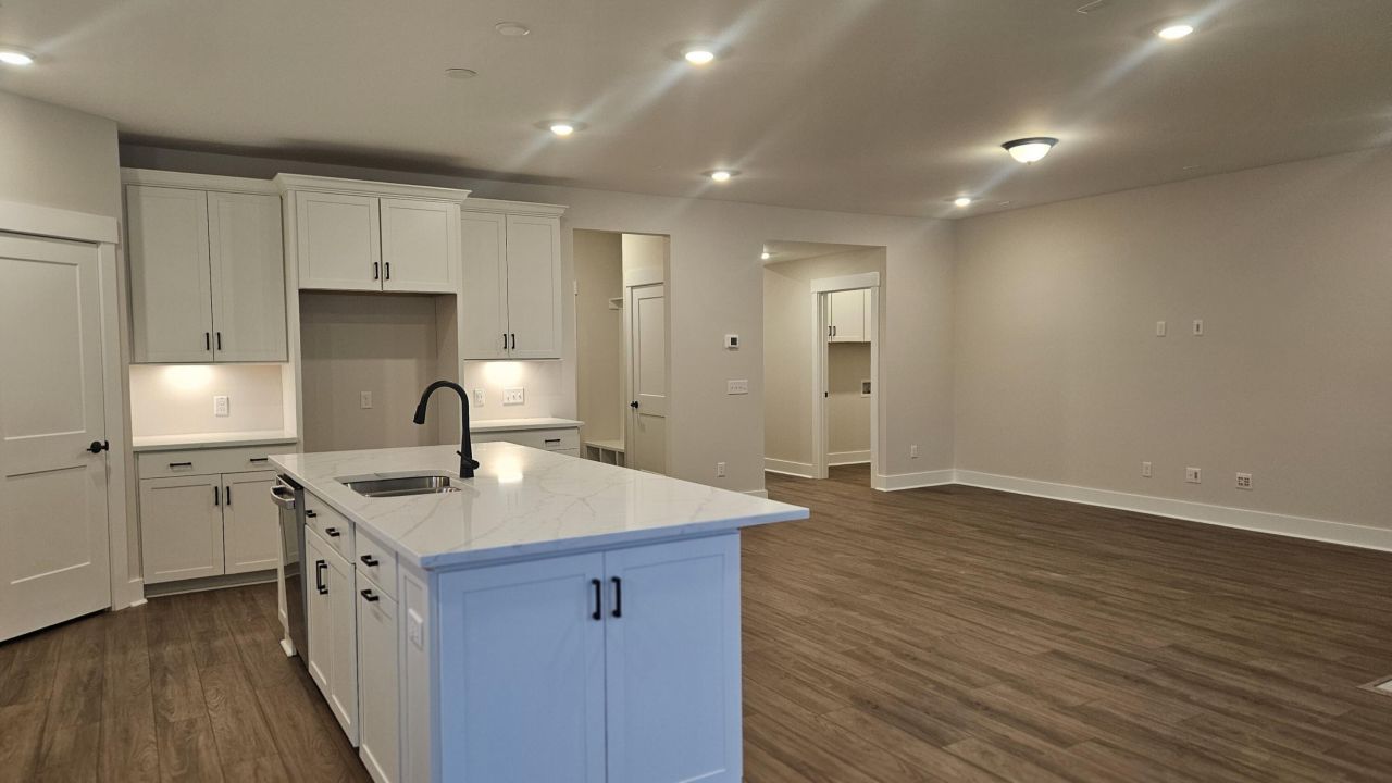 255 Huguenot Trail Photo 8