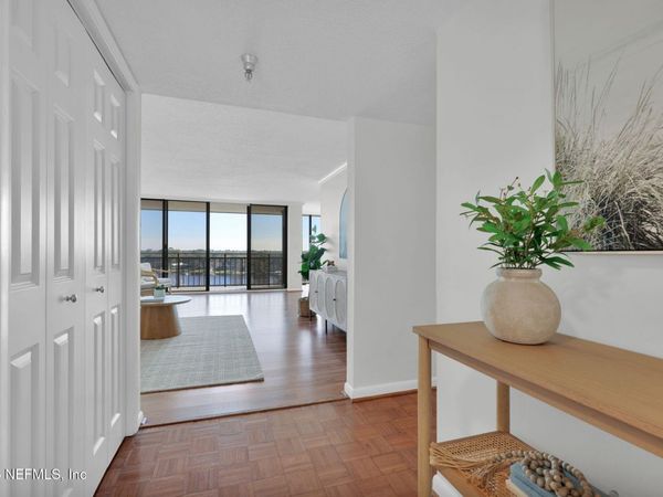 4401 LAKESIDE Drive, Unit 1204, Jacksonville, FL 32210