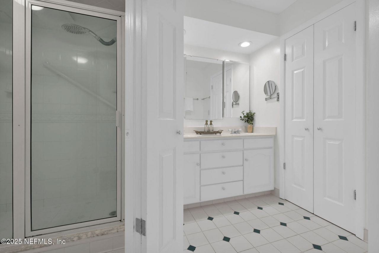 4401 Lakeside Drive, Unit 1204, Jacksonville, FL 32210 Photo