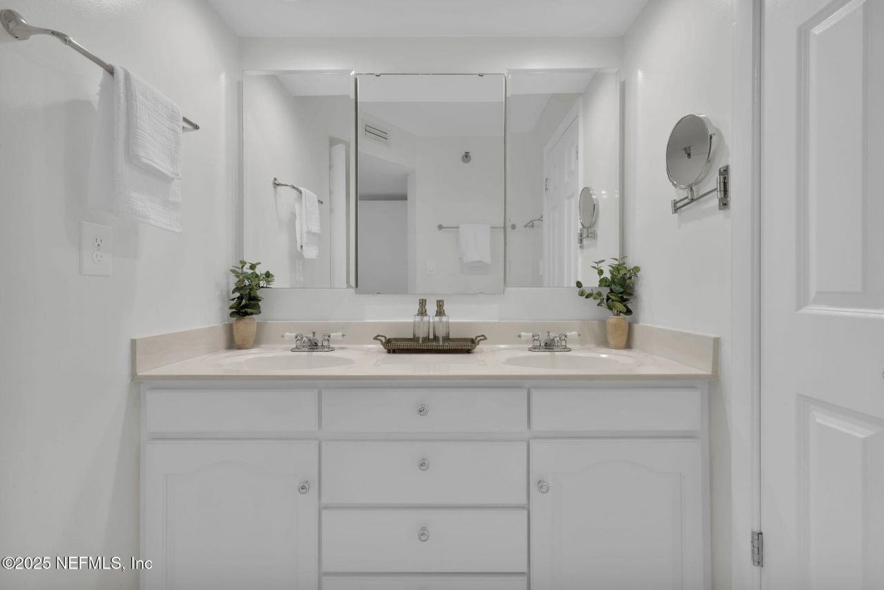 4401 Lakeside Drive, Unit 1204, Jacksonville, FL 32210 Photo