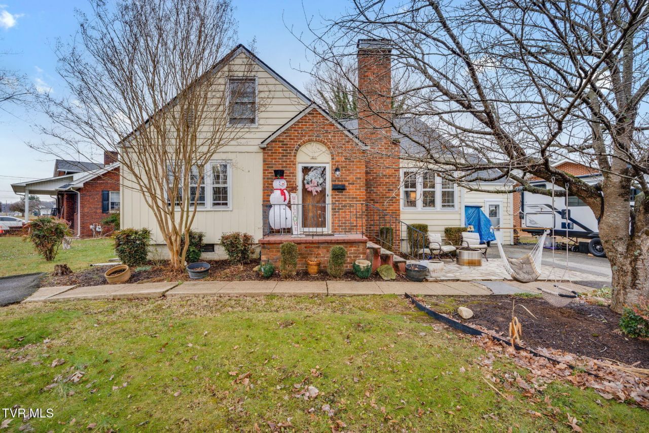 235 West F Street, Elizabethton, TN 37643 Main Photo