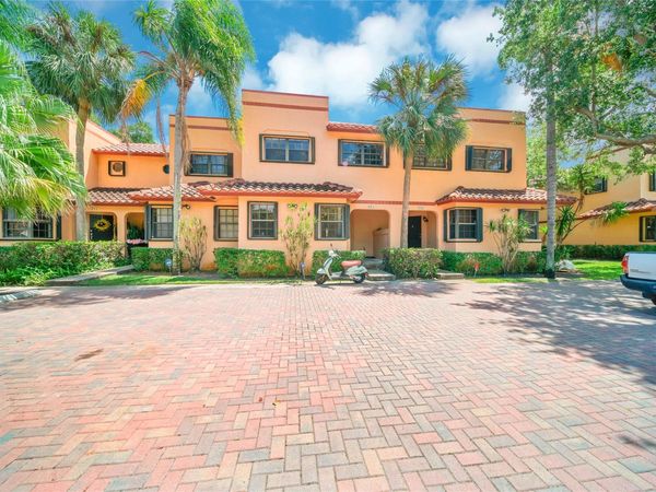 200 NE 17th Ct, Unit 805, Fort Lauderdale, FL 33305