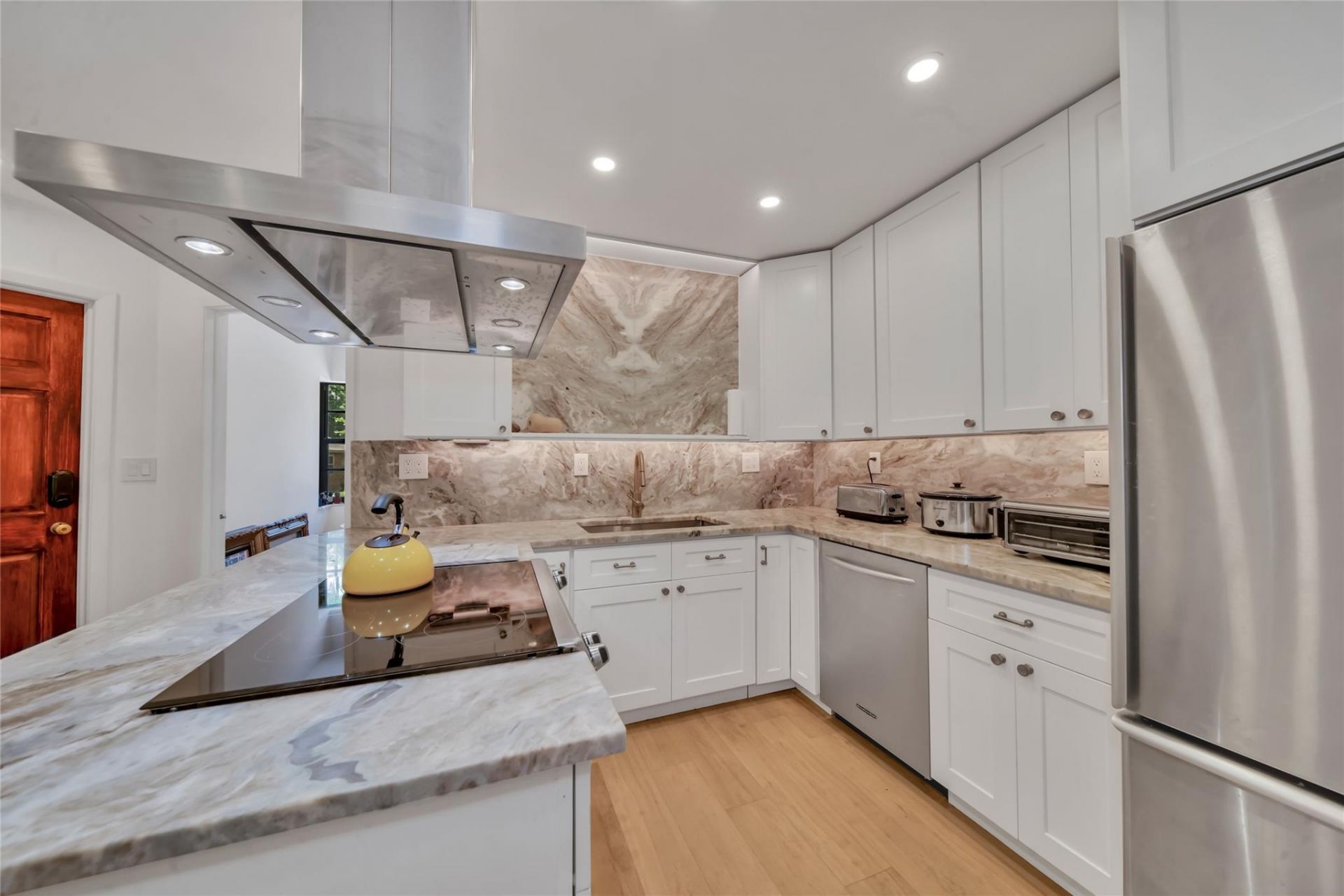 200 NE 17th Court, Unit 805, Fort Lauderdale, FL 33305 Photo