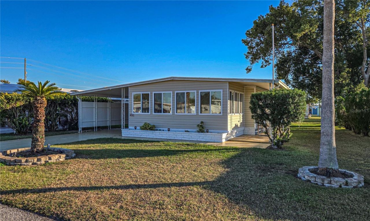 36708 Niles Drive, Zephyrhills, FL 33542 Main Photo