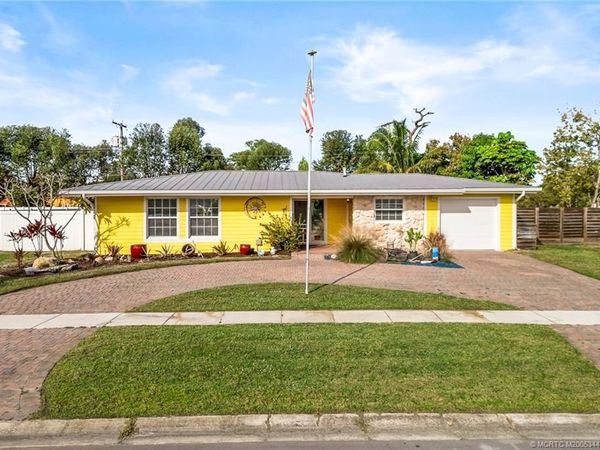 1425 SE San Sovina Terrace, Port St Lucie, FL 34952