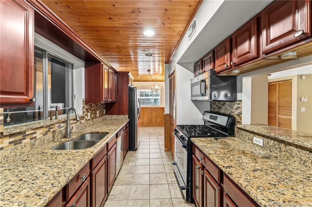 1425 SE San Sovina Terrace, Port Saint Lucie, FL 34952 Photo