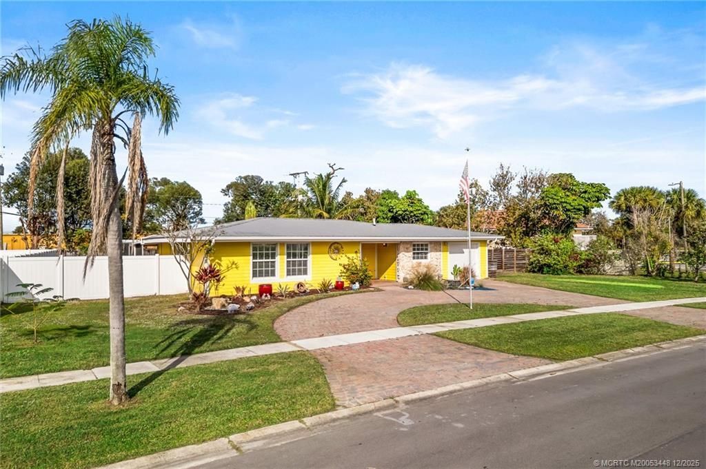 1425 SE San Sovina Terrace, Port Saint Lucie, FL 34952 Photo