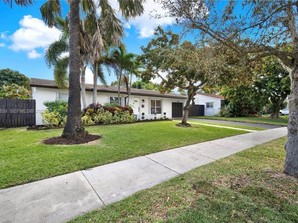 9312 SW 182nd St, Palmetto Bay, FL 33157