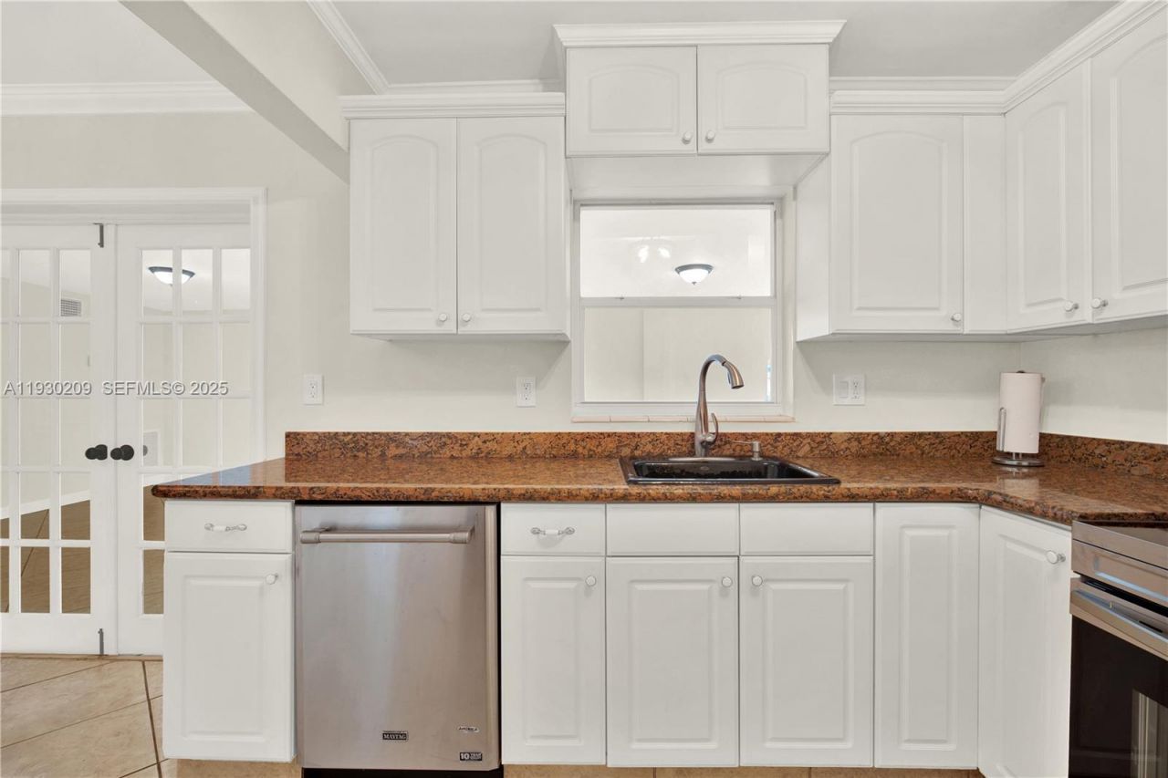 9312 SW 182nd St, Palmetto Bay, FL 33157 Photo