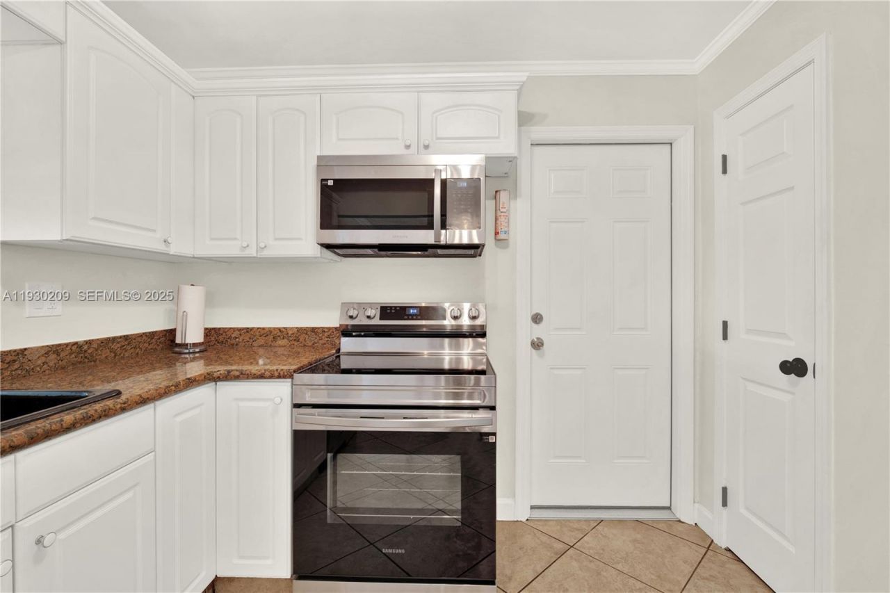 9312 SW 182nd St, Palmetto Bay, FL 33157 Photo