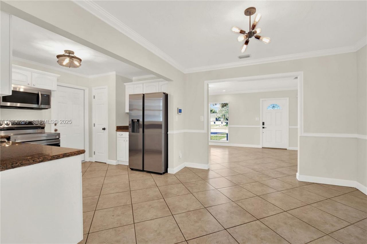 9312 SW 182nd St, Palmetto Bay, FL 33157 Photo