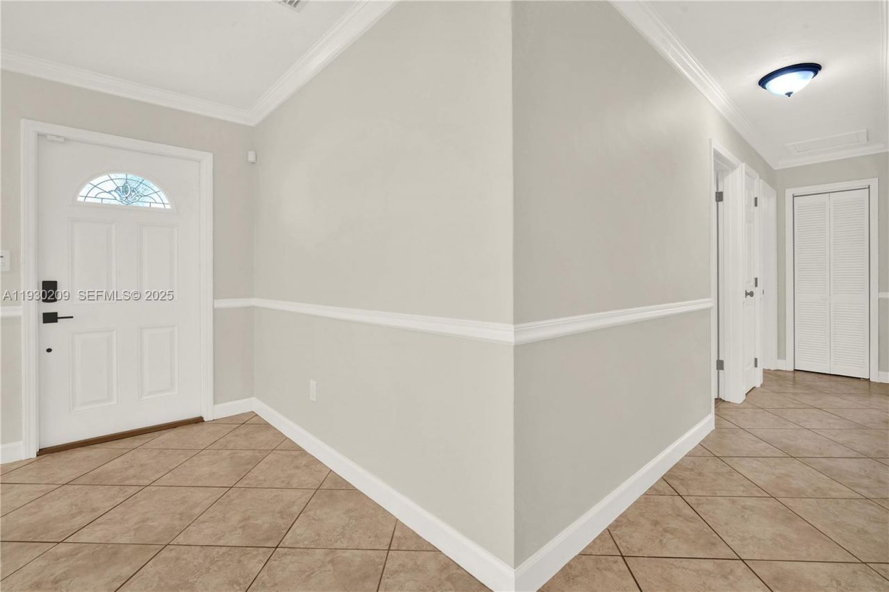 9312 SW 182nd St, Palmetto Bay, FL 33157 Photo