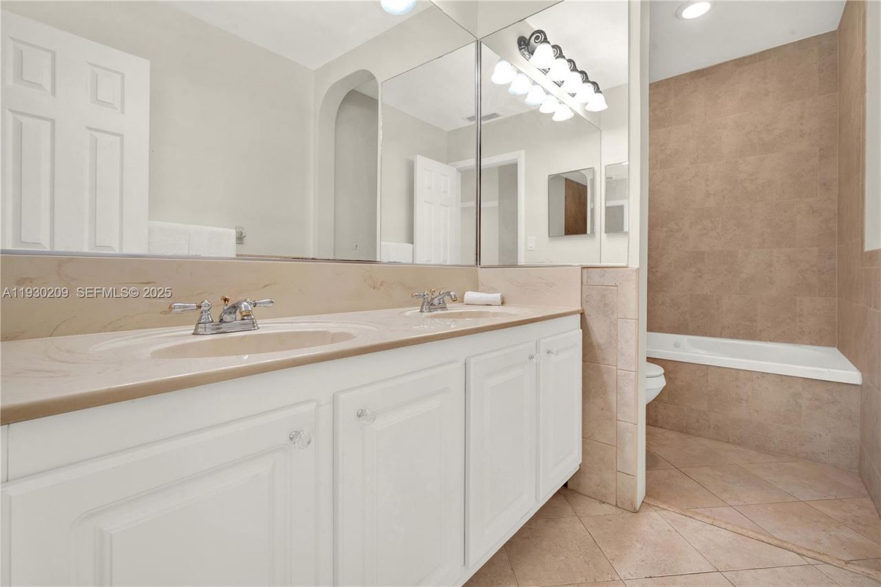 9312 SW 182nd St, Palmetto Bay, FL 33157 Photo