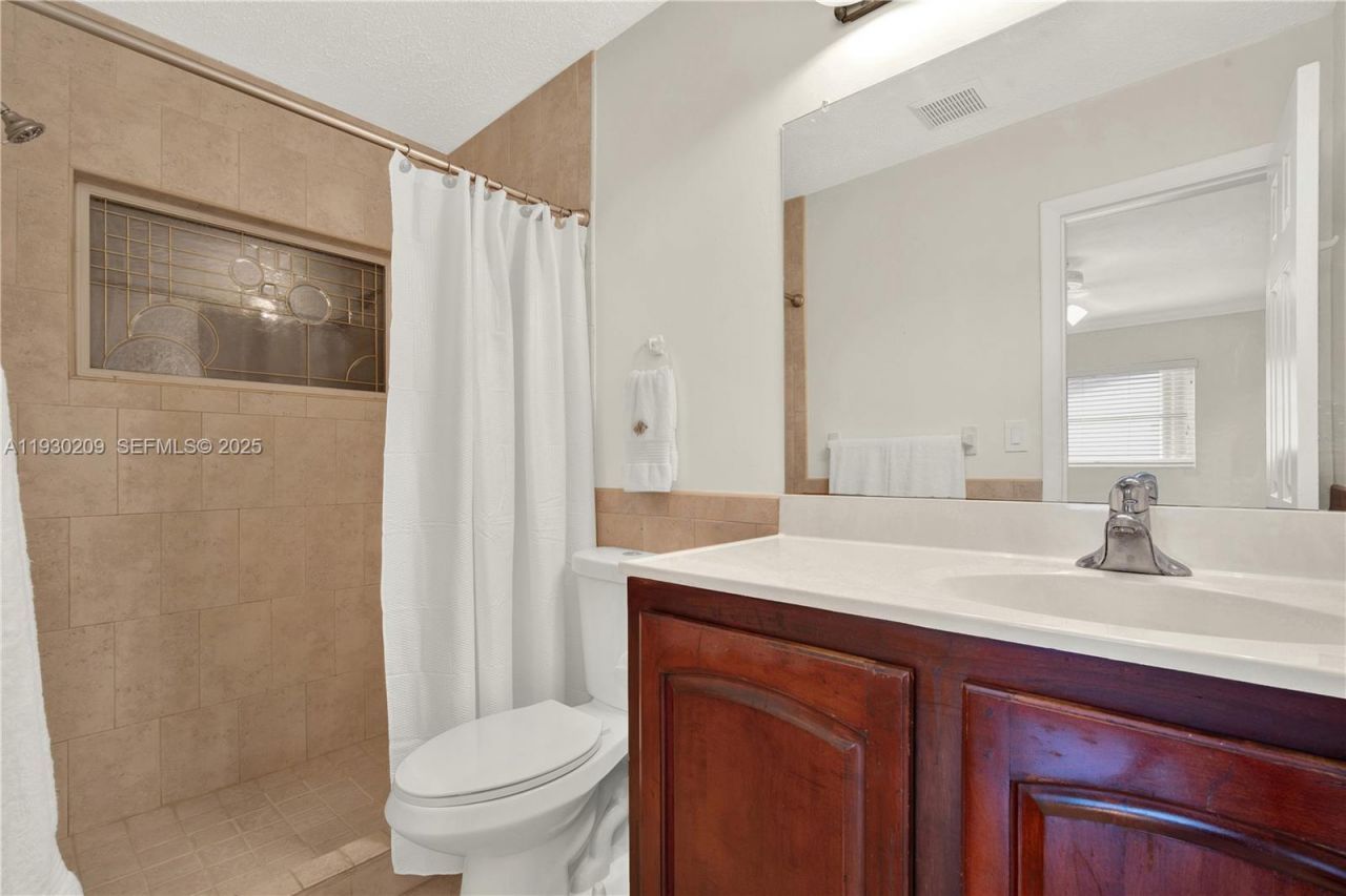 9312 SW 182nd St, Palmetto Bay, FL 33157 Photo